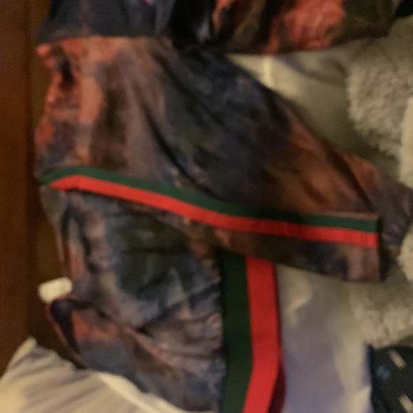 It’d cute cleaning my closet out - Picture 3 of 8